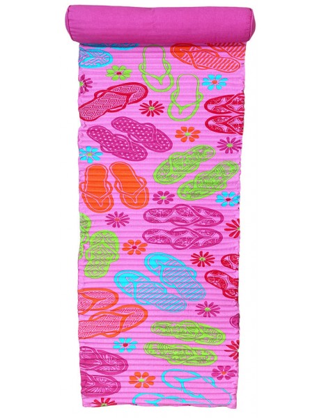 Matelas de plage avec des Tongs